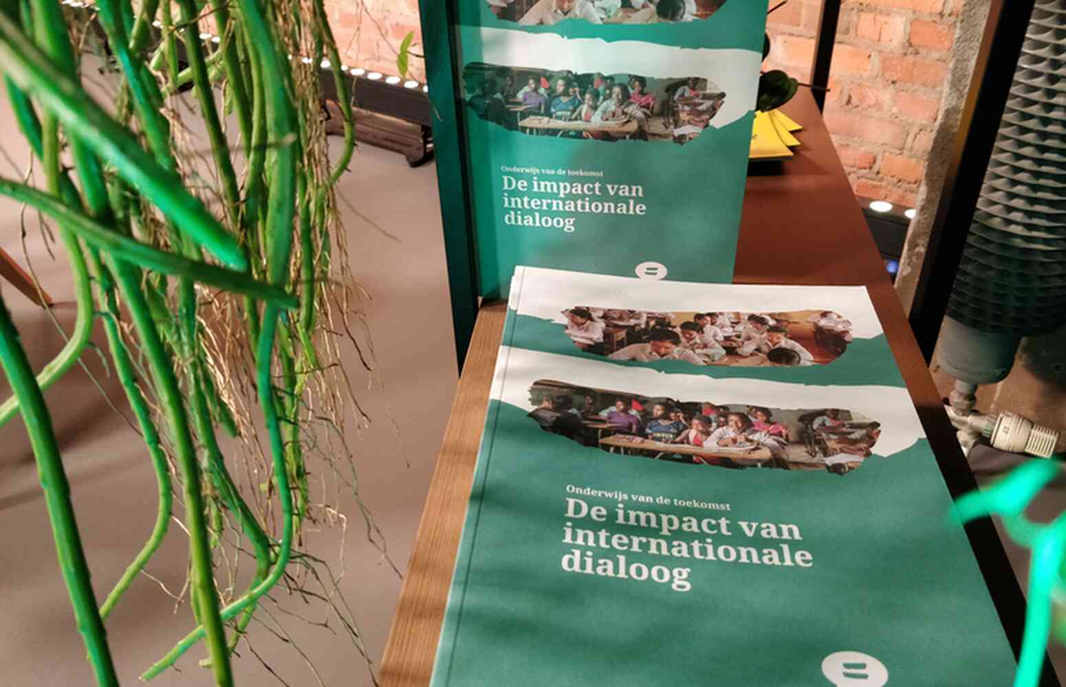 eNSPIRED publicatie - Onderwijs van de toekomst: de impact van internationale dialoog eNSPIRED publicatie - Onderwijs van de toekomst: de impact van internationale dialoog